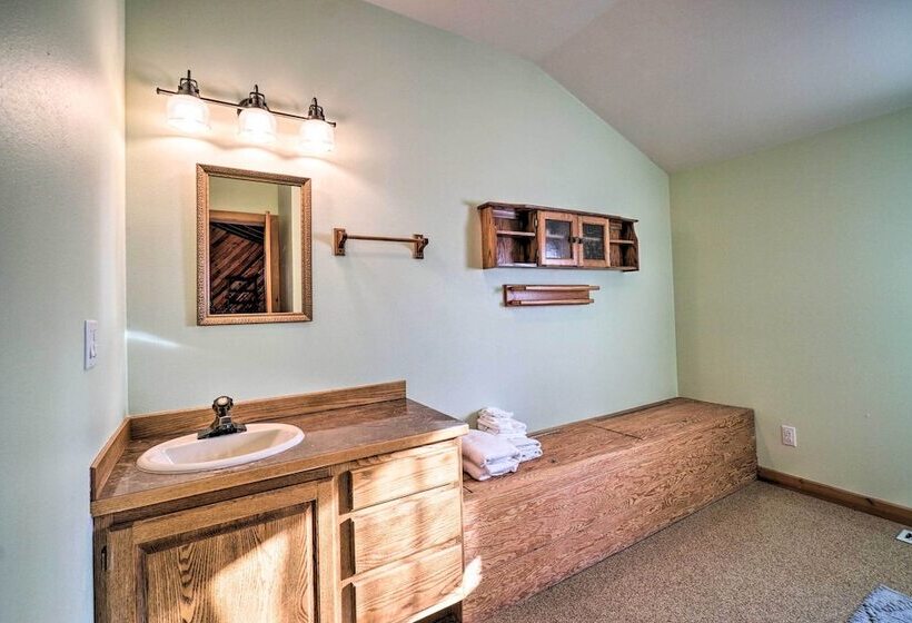 Cabin On Kenai Peninsula: Family & Group Friendly!