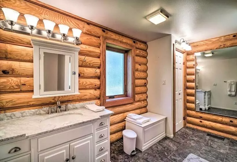Cabin On Kenai Peninsula: Family & Group Friendly!