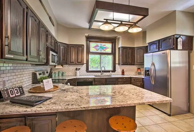 Charming Paris House ~ 1 1/2 Mi To Canyon!