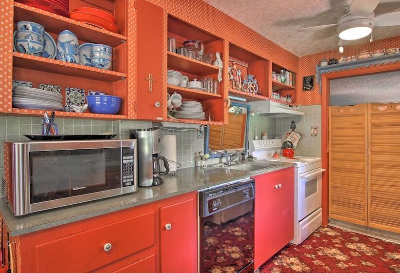 Colorful Bungalow By Pikes Peak/garden Of The Gods