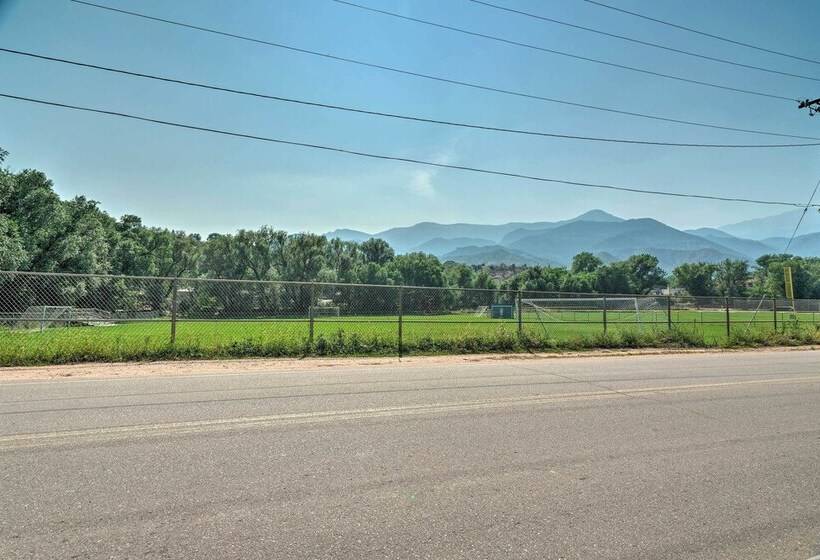 Colorful Bungalow By Pikes Peak/garden Of The Gods