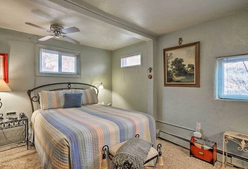 Colorful Bungalow By Pikes Peak/garden Of The Gods