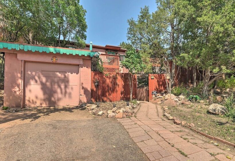 Colorful Bungalow By Pikes Peak/garden Of The Gods