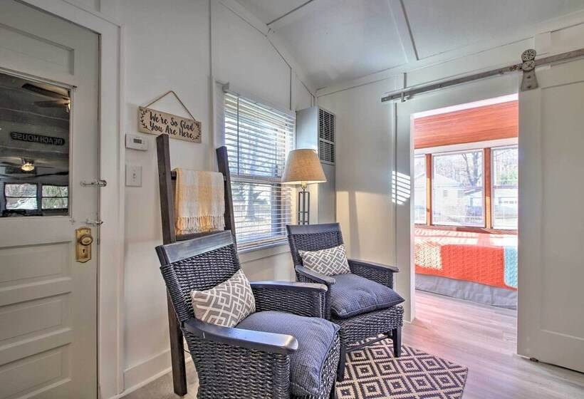 Cozy Cottage W/ Fire Pit: 1 Mi To Lake Mi Beaches!