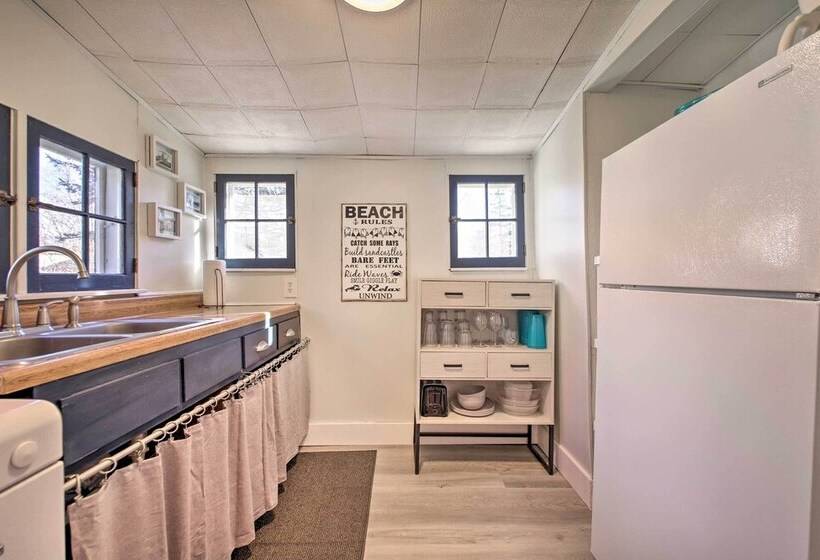 Cozy Cottage W/ Fire Pit: 1 Mi To Lake Mi Beaches!