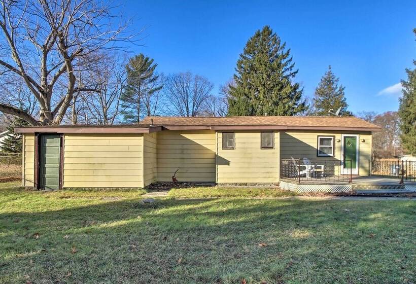 Cozy Cottage W/ Fire Pit: 1 Mi To Lake Mi Beaches!