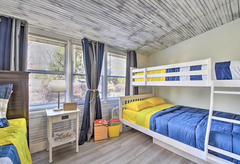 Cozy Cottage W/ Fire Pit: 1 Mi To Lake Mi Beaches!