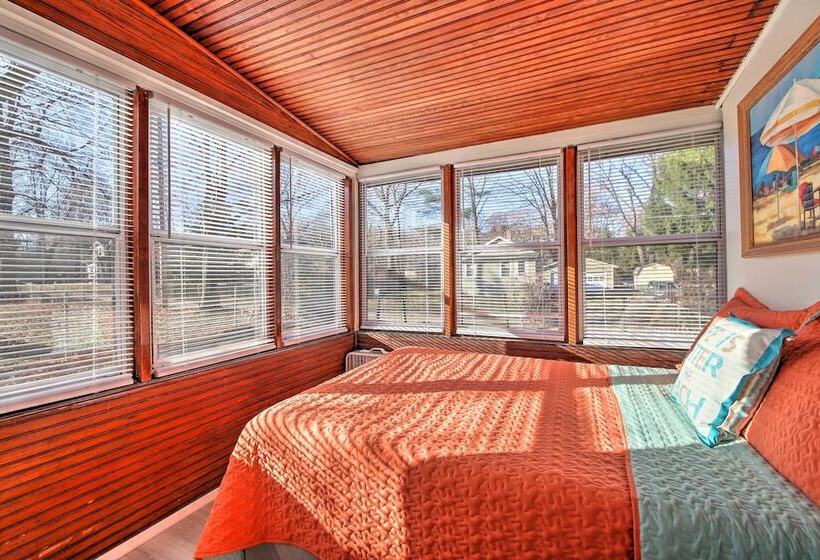 Cozy Cottage W/ Fire Pit: 1 Mi To Lake Mi Beaches!