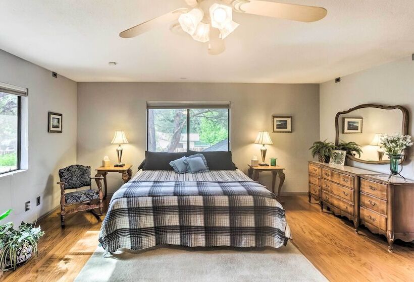 Downtown Cottonwood Home W/ Patio!