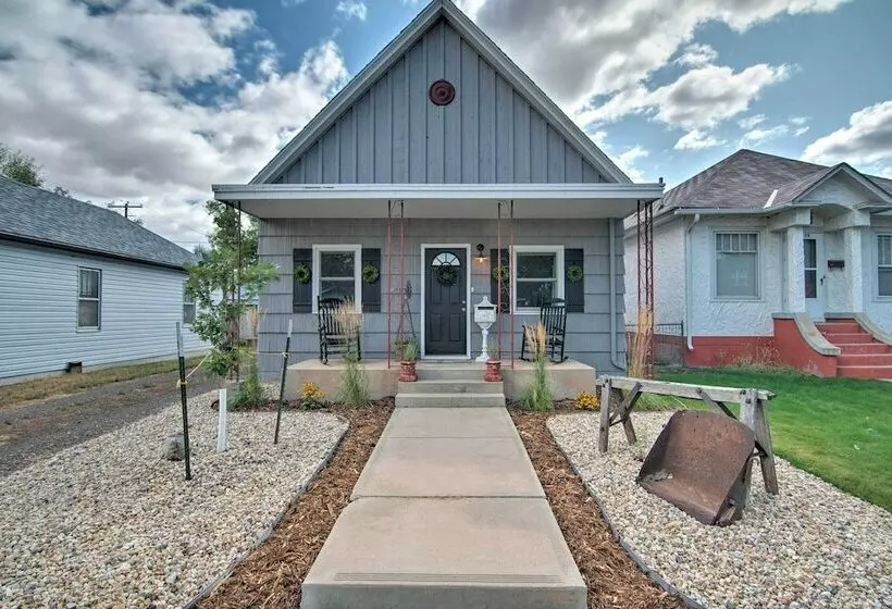 Walk To University: Dtown Laramie Home!