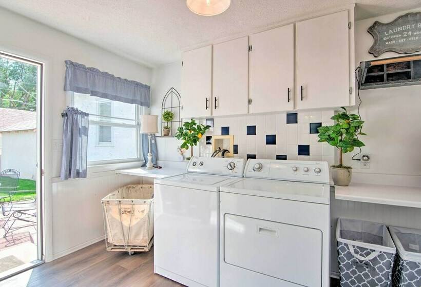 Walk To University: Dtown Laramie Home!