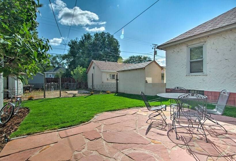 Walk To University: Dtown Laramie Home!