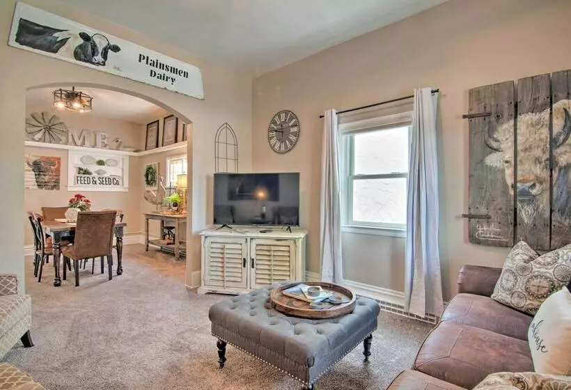 Walk To University: Dtown Laramie Home!