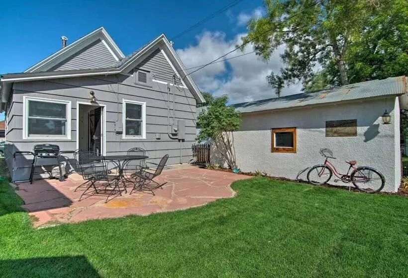 Walk To University: Dtown Laramie Home!