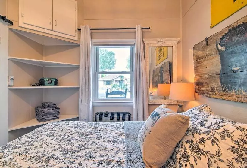 Walk To University: Dtown Laramie Home!