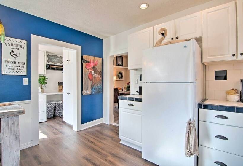 Walk To University: Dtown Laramie Home!