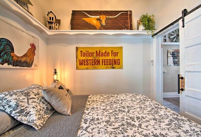 Walk To University: Dtown Laramie Home!