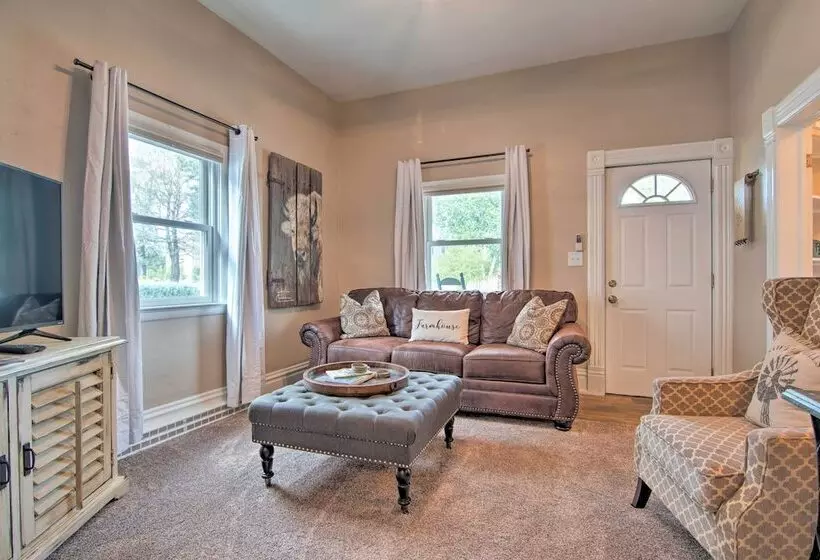 Walk To University: Dtown Laramie Home!