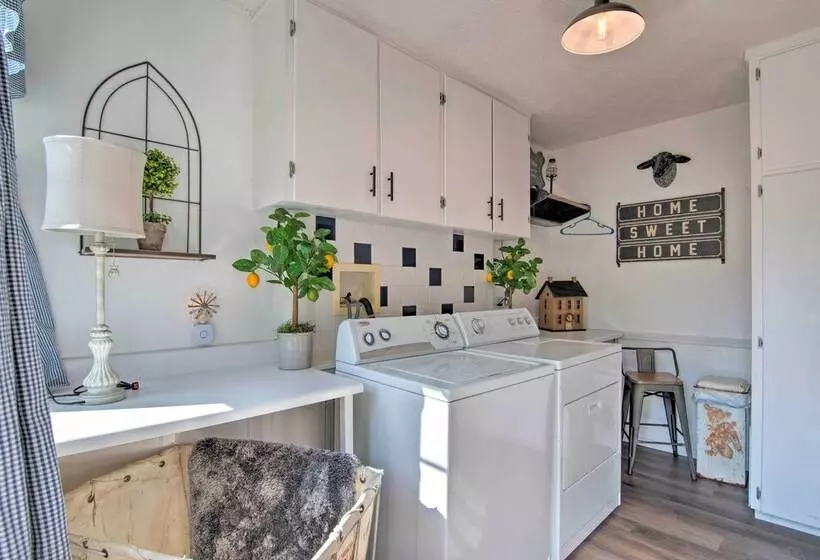 Walk To University: Dtown Laramie Home!