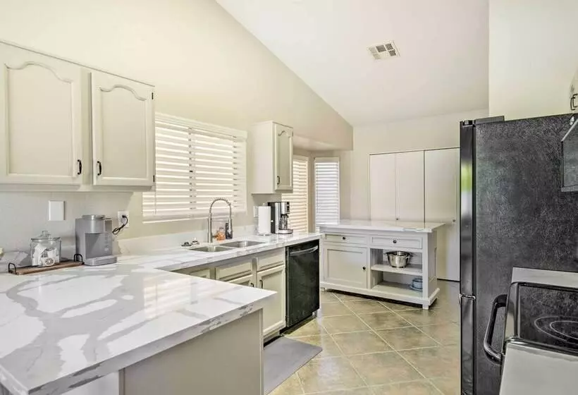 Gilbert Home W/ Private Pool & Putting Green!