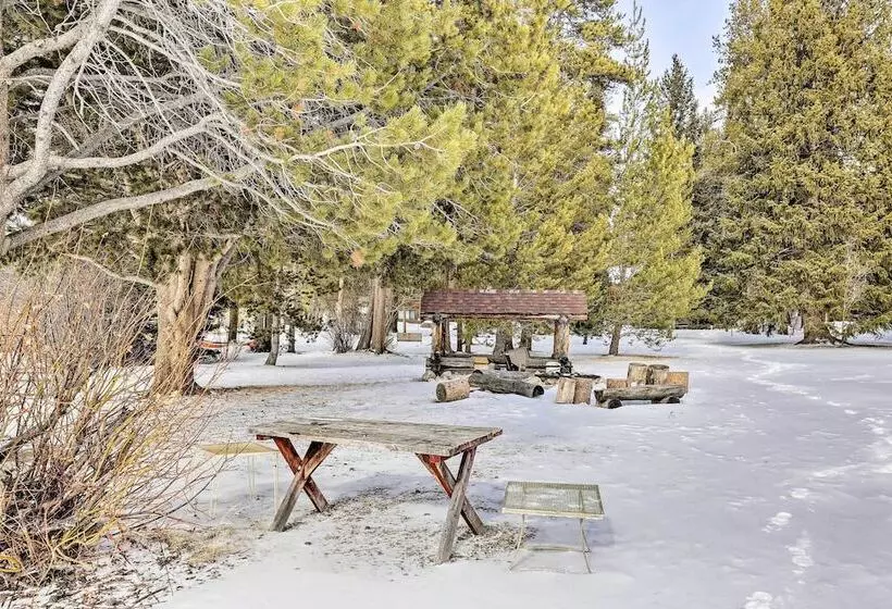 Direct Beach Access: Grand Lake Cabin W/ Deck!