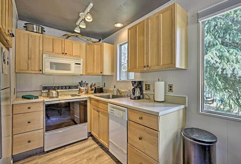 Direct Beach Access: Grand Lake Cabin W/ Deck!