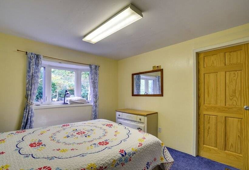 Hammondsport Home: Keuka Lake Views & Hiking!