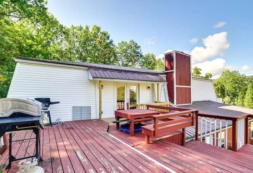 Hammondsport Home: Keuka Lake Views & Hiking!