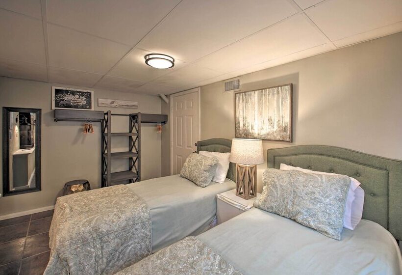 3 Mi To Lake Desoto: Home W/ Furnished Deck!