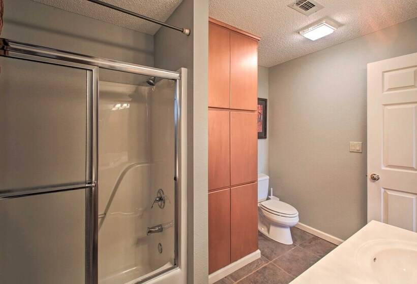 3 Mi To Lake Desoto: Home W/ Furnished Deck!