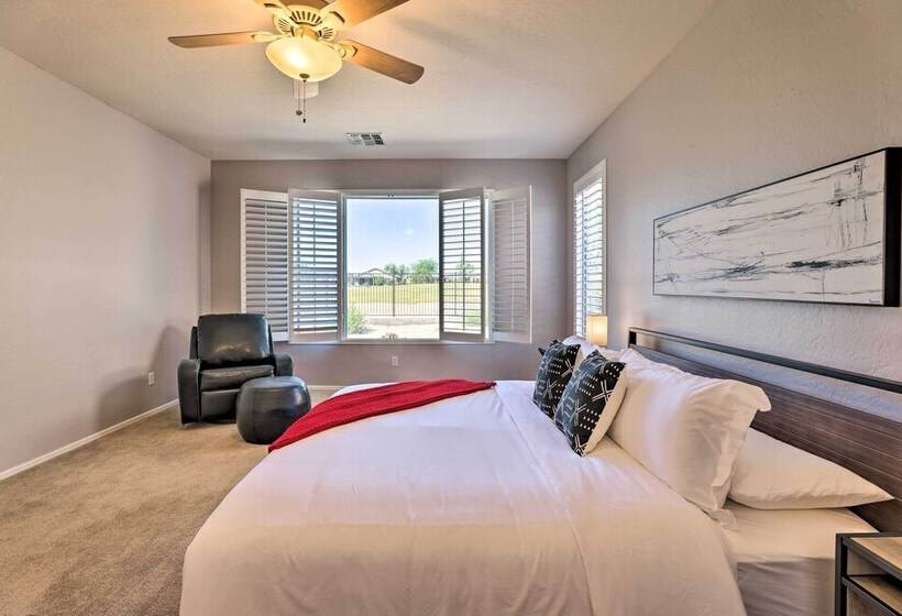 San Tan Valley Home W/ Pool Access & Golf View!