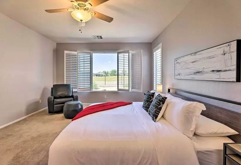 San Tan Valley Home W/ Pool Access & Golf View!