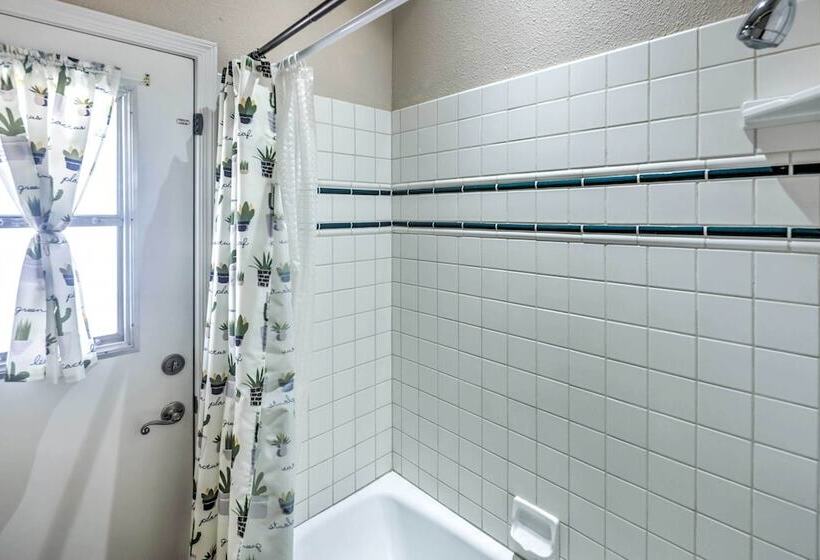 Lake Havasu City Abode W/ Pool + Mountain Views!