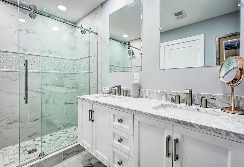 Long Branch Getaway: Grill, 1 Block To Beach!