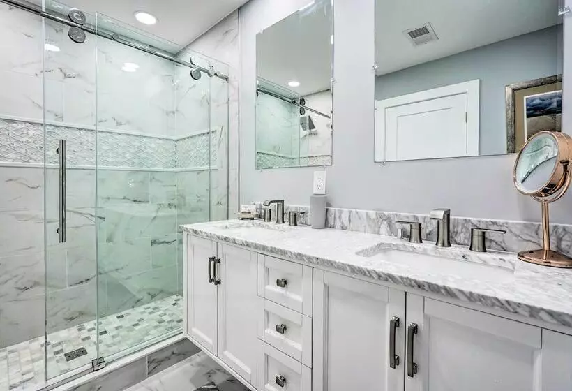 Long Branch Getaway: Grill, 1 Block To Beach!