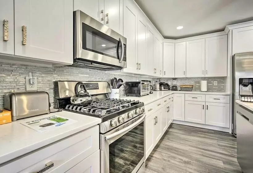 Long Branch Getaway: Grill, 1 Block To Beach!