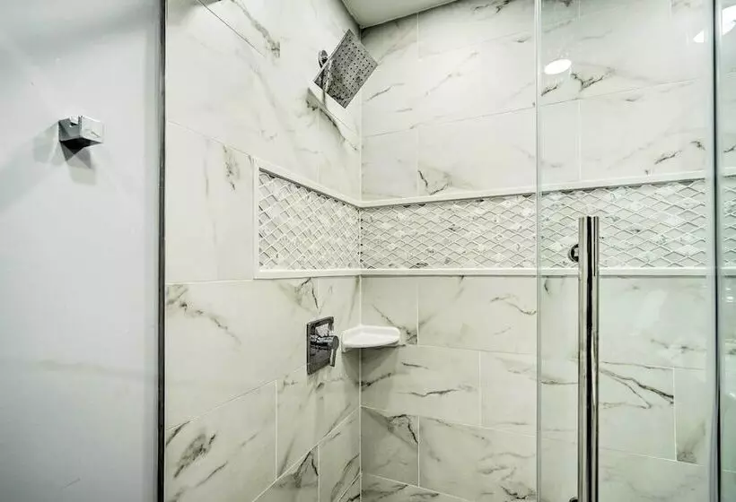 Long Branch Getaway: Grill, 1 Block To Beach!