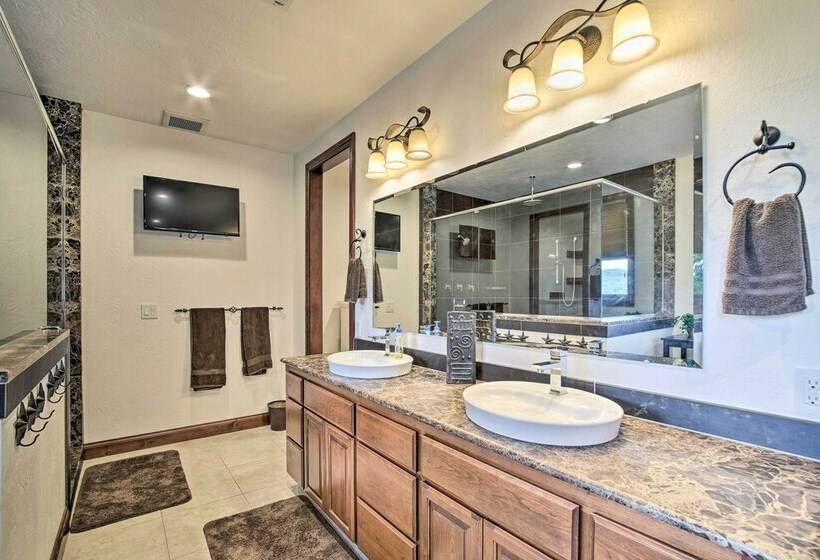 Luxe Coos Bay Escape W/ Patio + River Views!