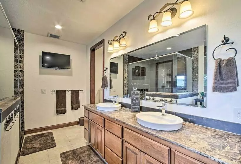 Luxe Coos Bay Escape W/ Patio + River Views!