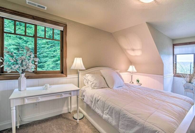 Luxe Coos Bay Escape W/ Patio + River Views!