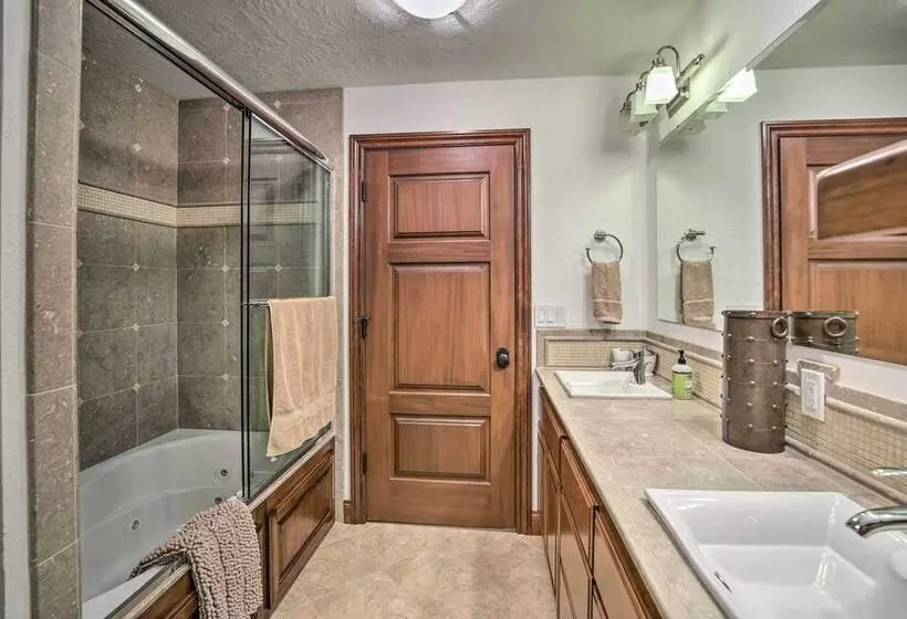 Luxe Coos Bay Escape W/ Patio + River Views!