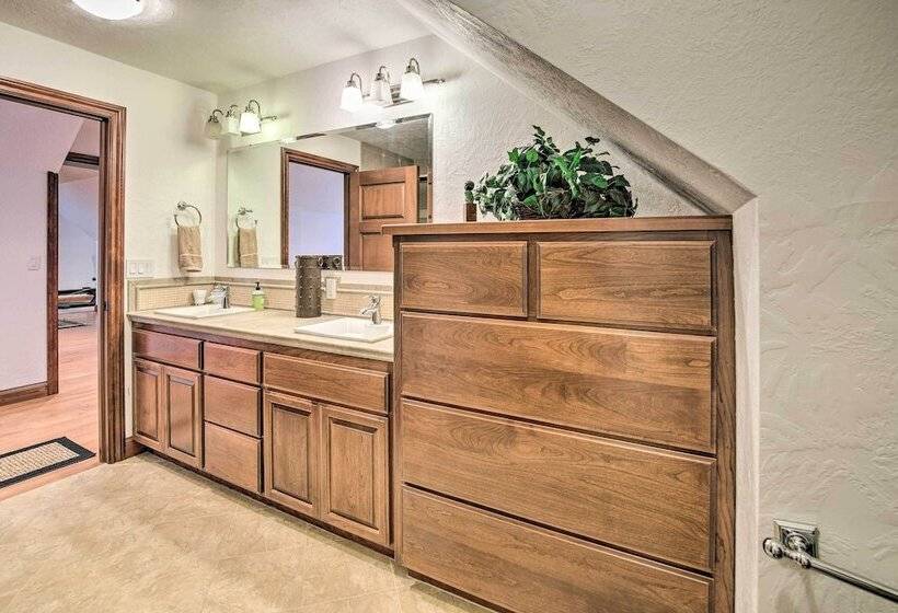 Luxe Coos Bay Escape W/ Patio + River Views!