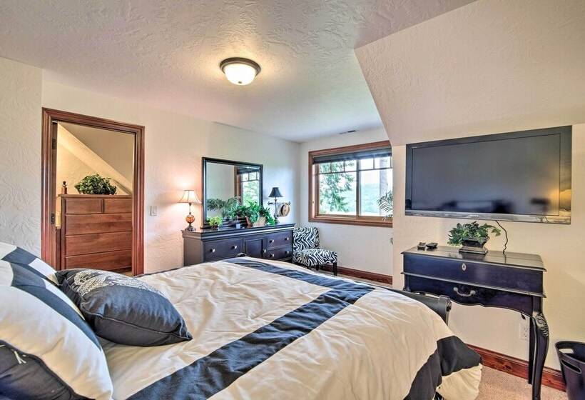Luxe Coos Bay Escape W/ Patio + River Views!