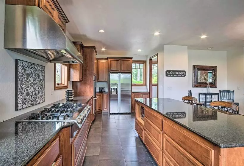 Luxe Coos Bay Escape W/ Patio + River Views!