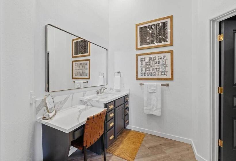 ~ 21 Mi To Scottsdale: Home W/ Infinity Pool!