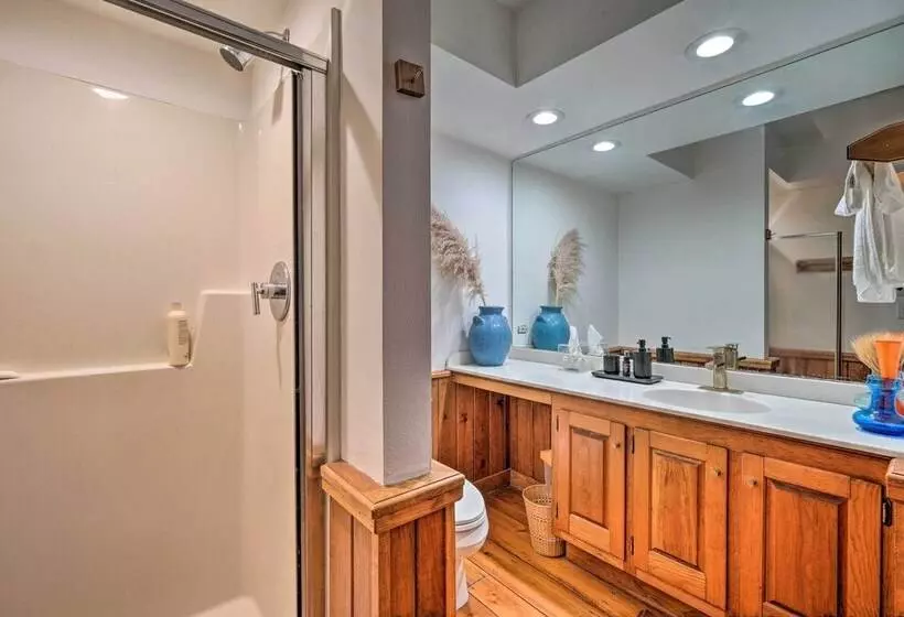 Luxe Plymouth Chalet W/ Indoor Pool & 3 Decks!