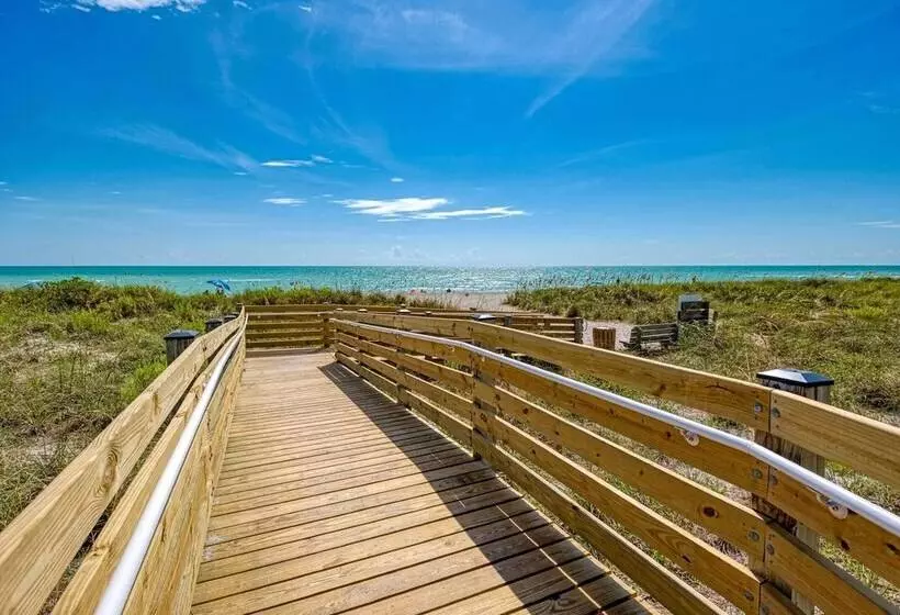Modern Home W/ Screened In Pool: 4 Mi To The Beach