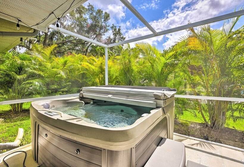 Modern Home W/ Screened In Pool: 4 Mi To The Beach