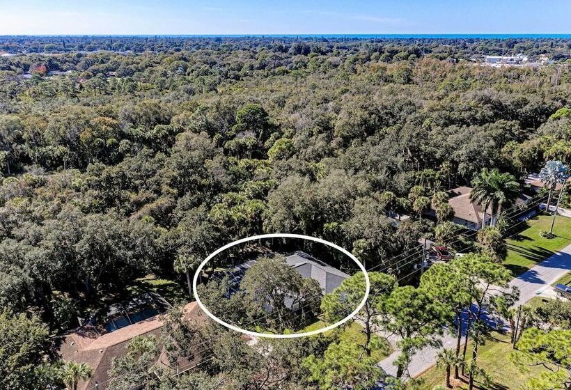 Modern Home W/ Screened In Pool: 4 Mi To The Beach