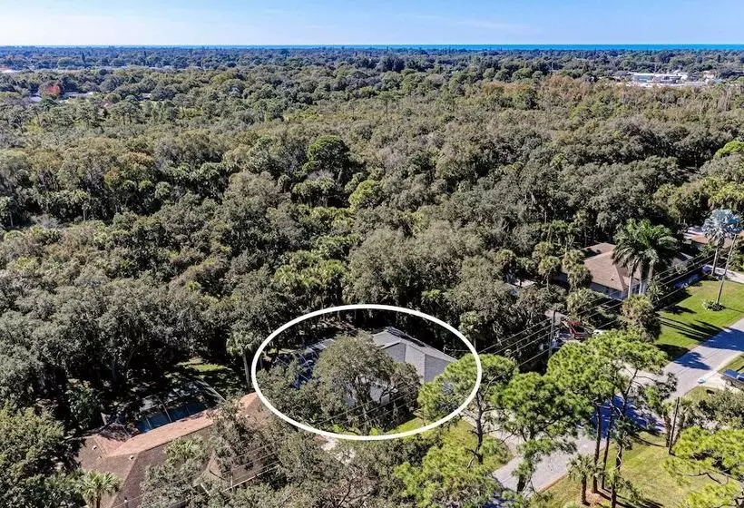 Modern Home W/ Screened In Pool: 4 Mi To The Beach
